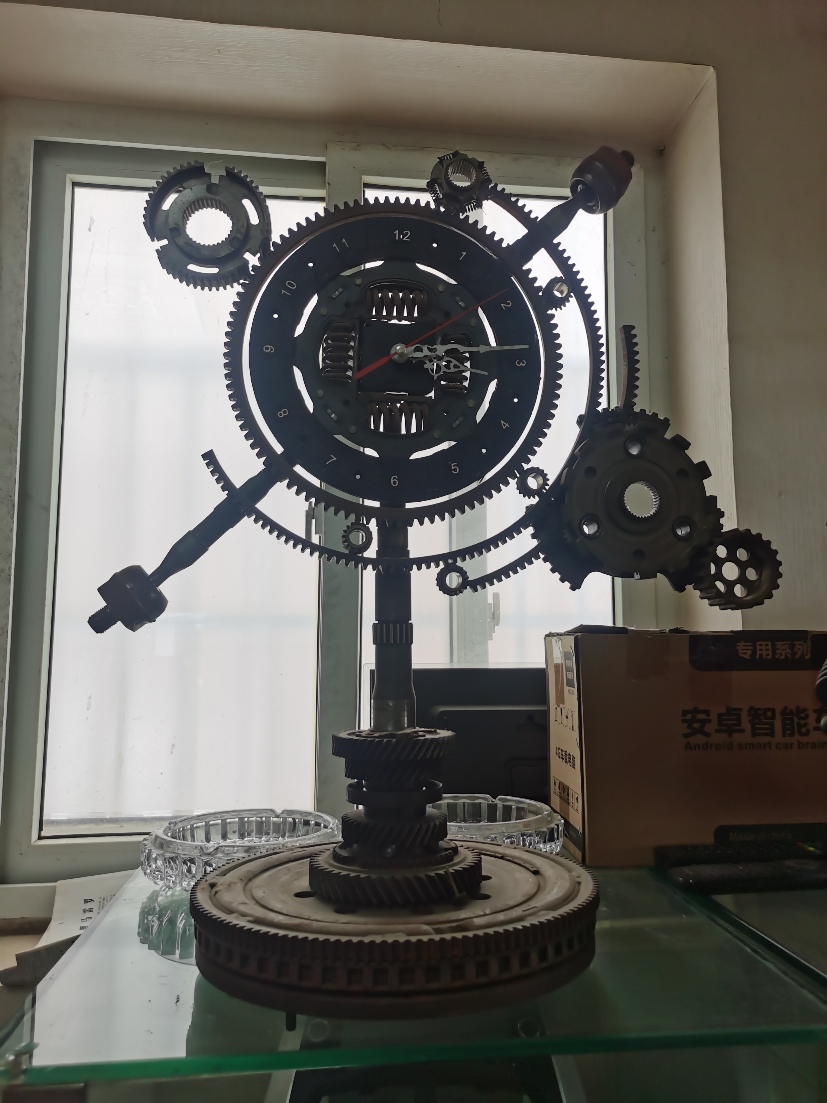 废件重生,汽车配件的艺术狂想曲(图2) 汽车配件讲解_汽车配件艺术创作_废弃汽车零件改造