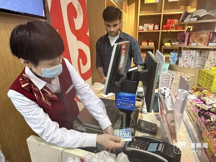 “China travel”火了,海外游客为何首选上海?(图3) 学做上海小笼包_上海特色旅游线路_上海特产零食