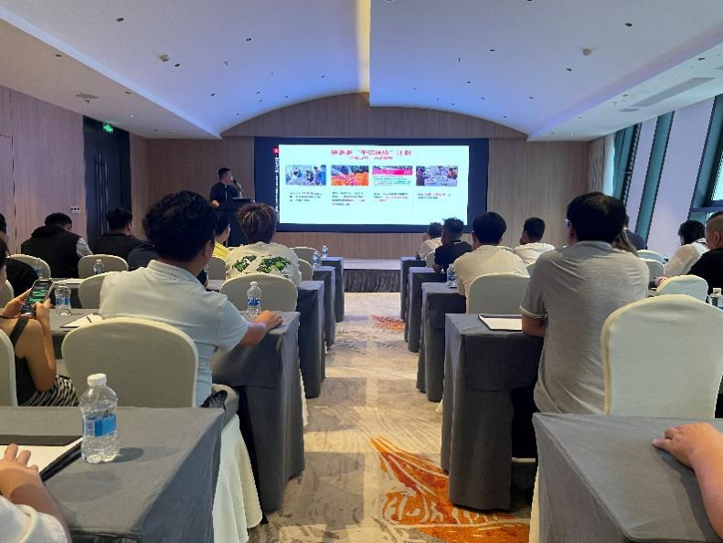 “多多好特产”加码扶持农货商家,上半年农产品销量同比增长47%(图1) 拼多多多多好特产农产品上行_拼多多千亿扶持农产品商家增长_上海特产零食