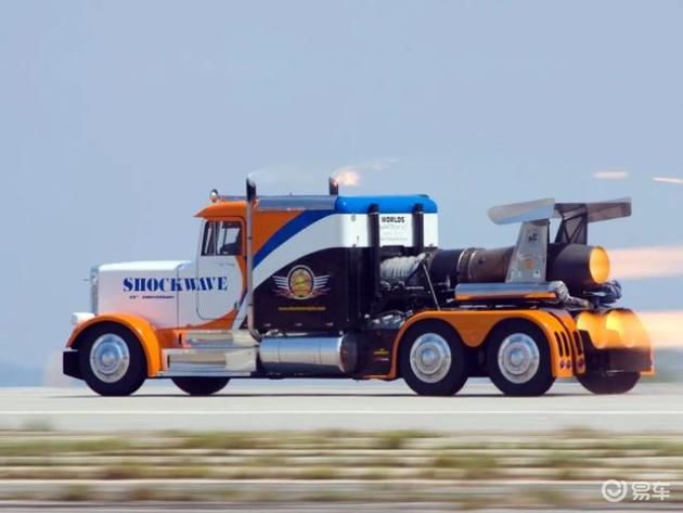 美国车都是这么玩,3米高的“大脚怪”车长这样(图1) 美国汽车文化体验_卡车比赛视频_雪佛兰赛车文化展示