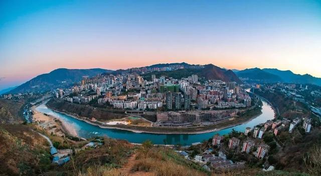 去了趟攀枝花,总算搞明白,为啥攀枝花是四川“离谱”的城市(图3) 攀枝花景点怎样游玩最合理_攀枝花产业转型氢冶金_攀枝花交通枢纽