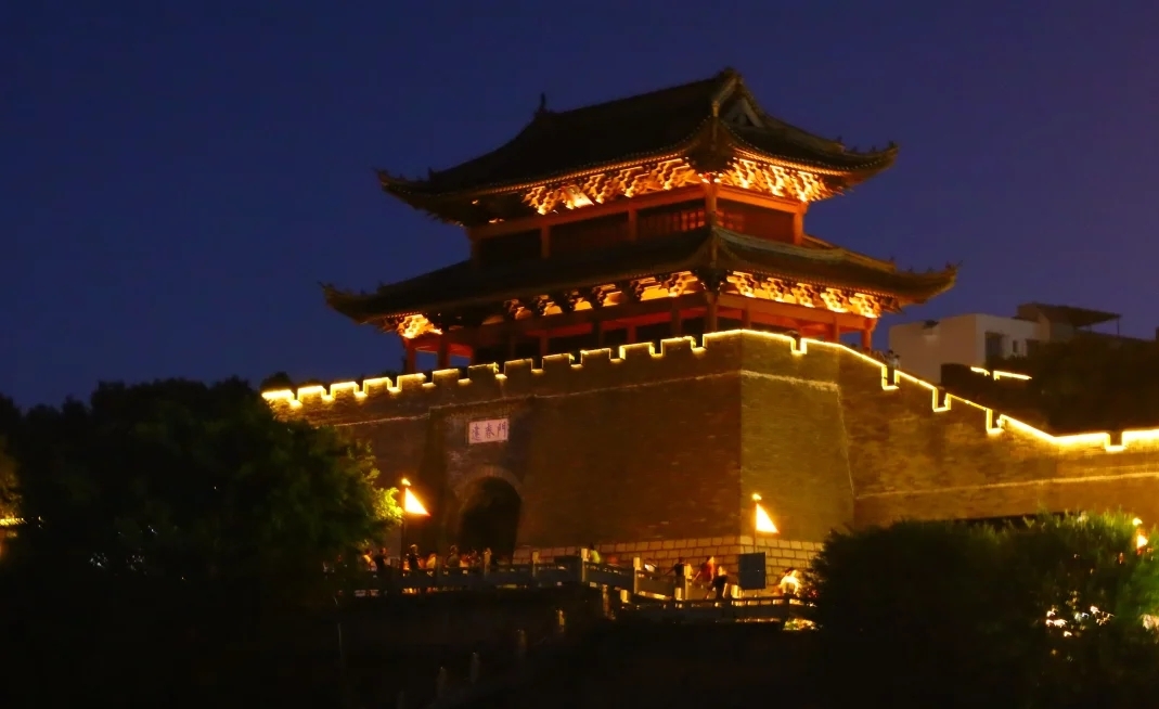 我是上海人,在赣州待了四天,忍不住想说说游玩的感受和建议(图11) 赣州宋城墙_赣州附近的旅游城市_通天岩石窟