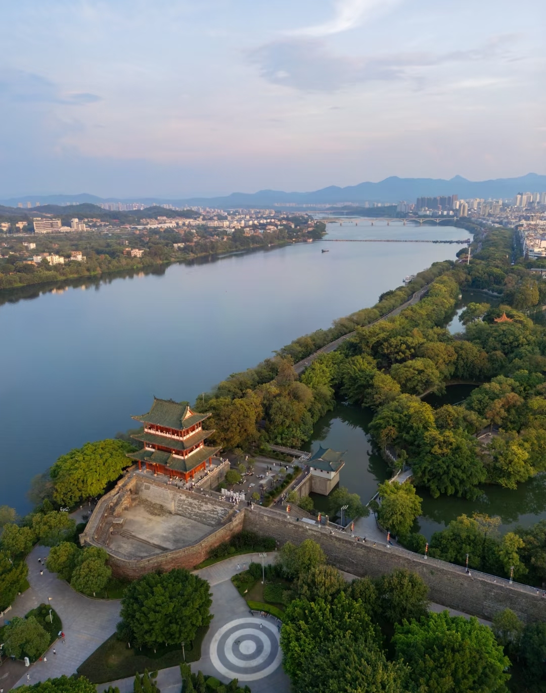 我是上海人,在赣州待了四天,忍不住想说说游玩的感受和建议(图13) 赣州宋城墙_赣州附近的旅游城市_通天岩石窟