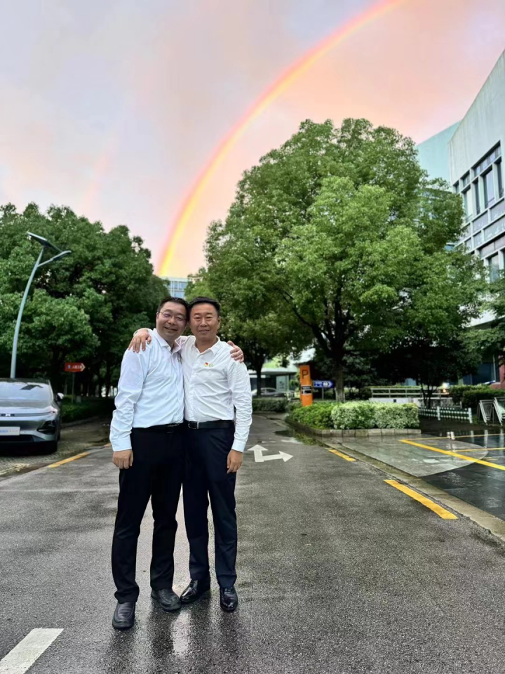 总理调研这家AI公司!我们与创始人聊了聊(图1) 思必驰AI语音对话公司_思必驰AI语音对话发展历程_苏州思必驰2025薪水