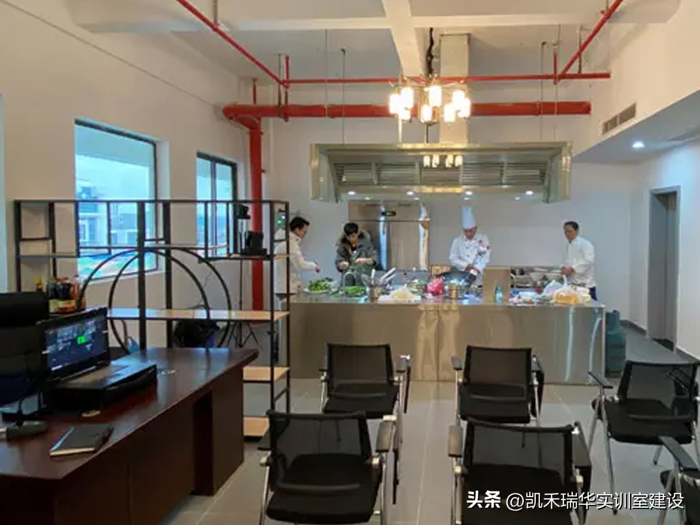 西餐实训室建设方案:营造沉浸式西餐服务与宴会设计实训场景(图3) 西餐实训室建设方案_制作宴会菜单的软件_沉浸式西餐服务模拟