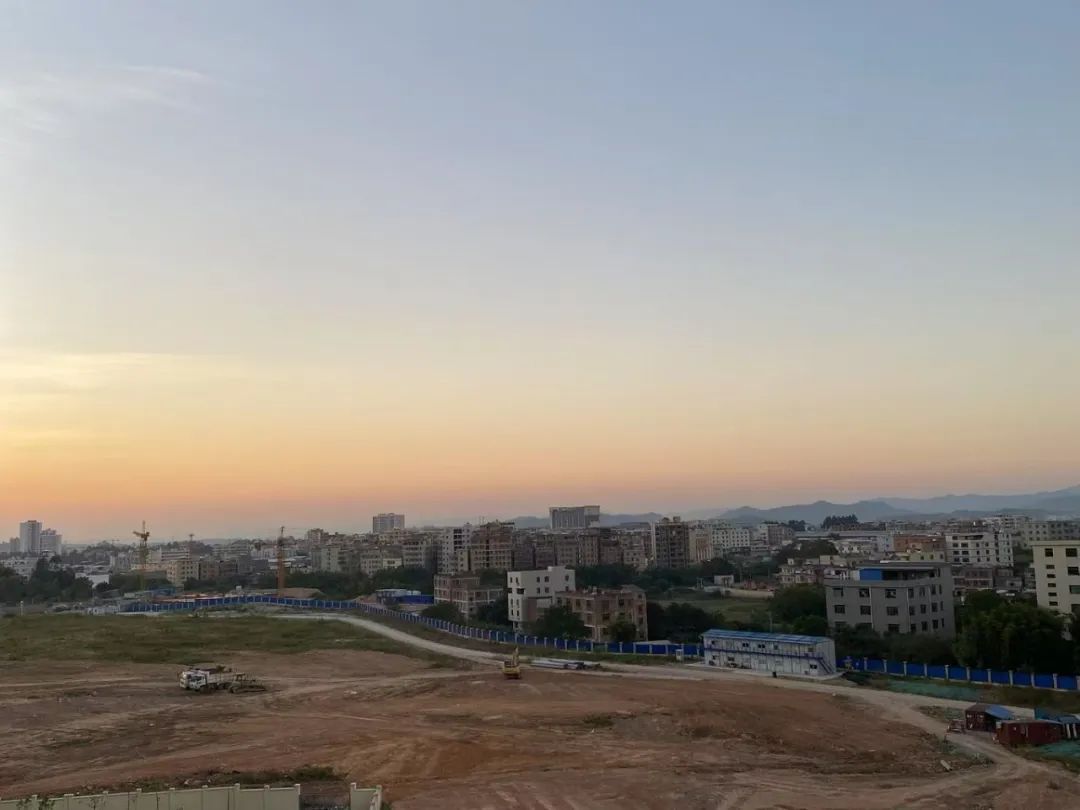 播客制作人王冠杰:用播客撕开与世界的一道裂缝|面面俱到(图4) 深度训练营参与感_二本大学学生成长经历_大学生活经历 及心理感受