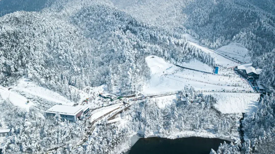 2025旅行计划,从临安开始!(图4) 临安大明山滑雪乐园_浙江省临安市旅游景点_临安百丈岭徒步路线