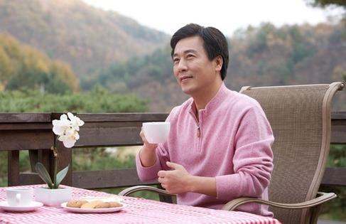 男性养生: 男性胃部保养方法大汇总 男性养胃注意事项(图1) 男性胃病预防_养胃食谱男性保养知识_上班族养胃方法