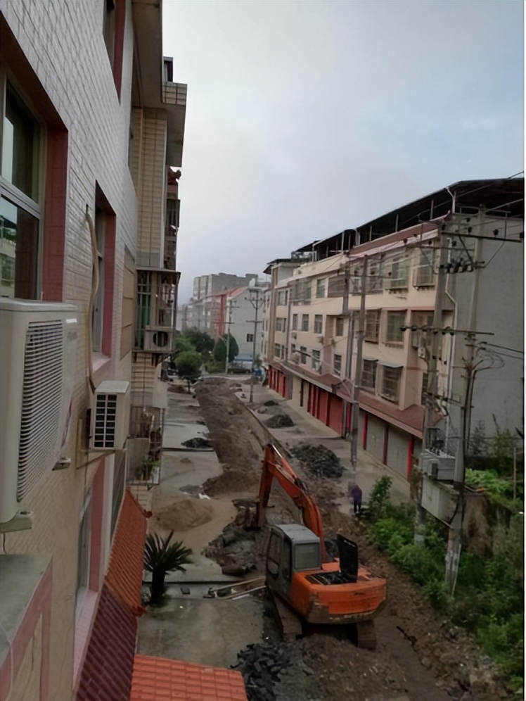 那个花17万跑意大利打工的人后来怎么样了(图10) 意大利披萨饼皮手法_意大利披萨饼_意大利披萨