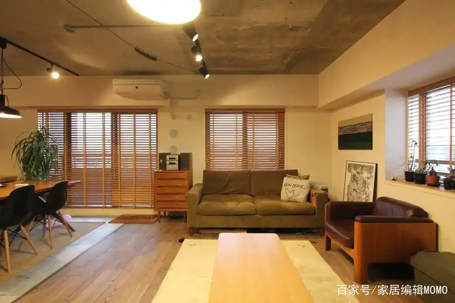 这家人的实用主义火了,全屋不做吊顶,毛坯走明线,简单又好看(图7) 卫生间不吊顶图片_轻装修重装饰实用主义家居案例_全屋不做吊顶毛坯走明线装修设计