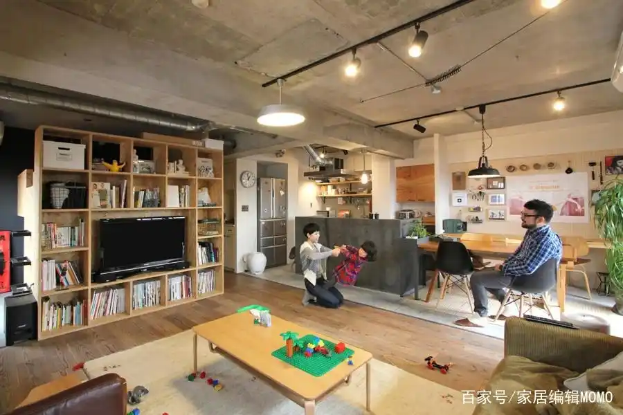 这家人的实用主义火了,全屋不做吊顶,毛坯走明线,简单又好看(图8) 轻装修重装饰实用主义家居案例_卫生间不吊顶图片_全屋不做吊顶毛坯走明线装修设计