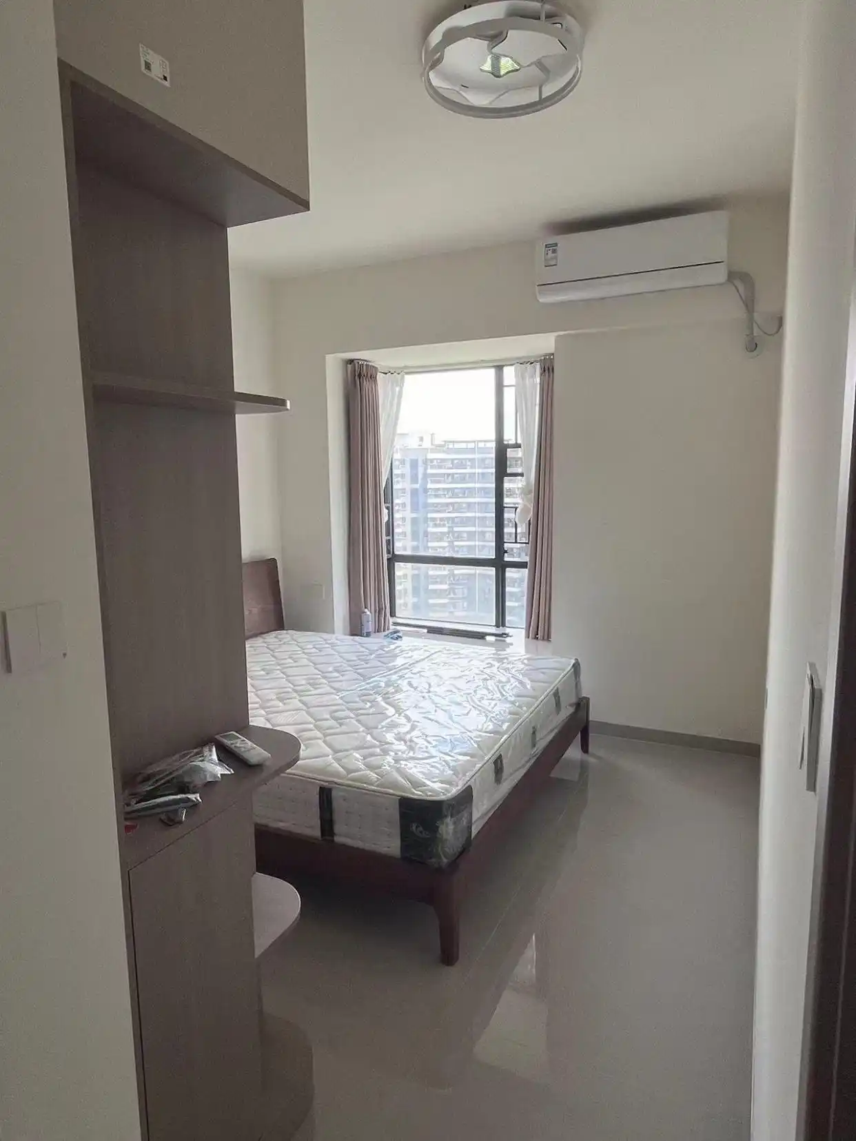 新房坚持不做吊顶,全屋家具进场效果还不错,先放着通风一段时间(图10) 卫生间不吊顶图片_小户型装修石膏线条代替吊顶_全屋定制柜子免拉手设计