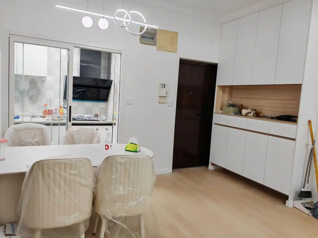 全屋不做吊顶,不做电视墙,极简风装修省钱实用!(图1) 不做吊顶电视背景墙_极简装修省钱技巧_卫生间不吊顶图片