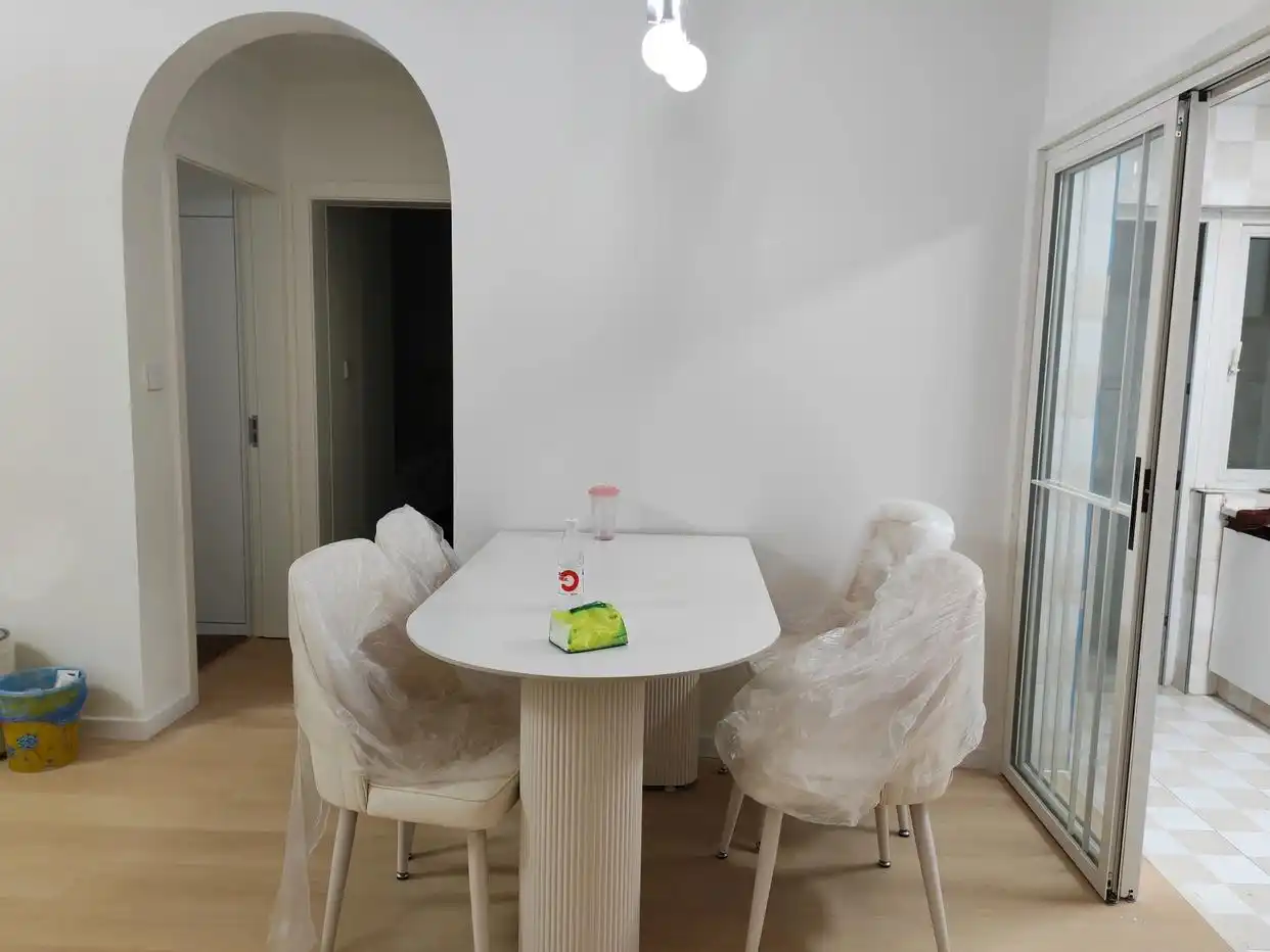 全屋不做吊顶,不做电视墙,极简风装修省钱实用!(图2) 极简装修省钱技巧_不做吊顶电视背景墙_卫生间不吊顶图片