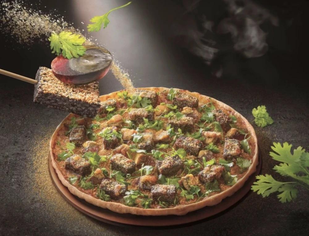 血压拉满!必胜客推出「致死量香菜披萨」,意大利人蚌埠住了(图24) 印度必胜客MOMO MIA披萨_日本必胜客太多香菜披萨_意大利披萨饼