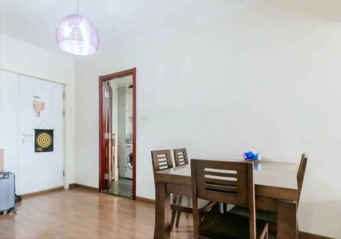 老婆坚持全屋不吊顶只走石膏线,完工后发现太漂亮啦,忍不住晒晒(图3) 两室婚房简约设计分享_新婚夫妇省城买房装修经验_卫生间不吊顶图片