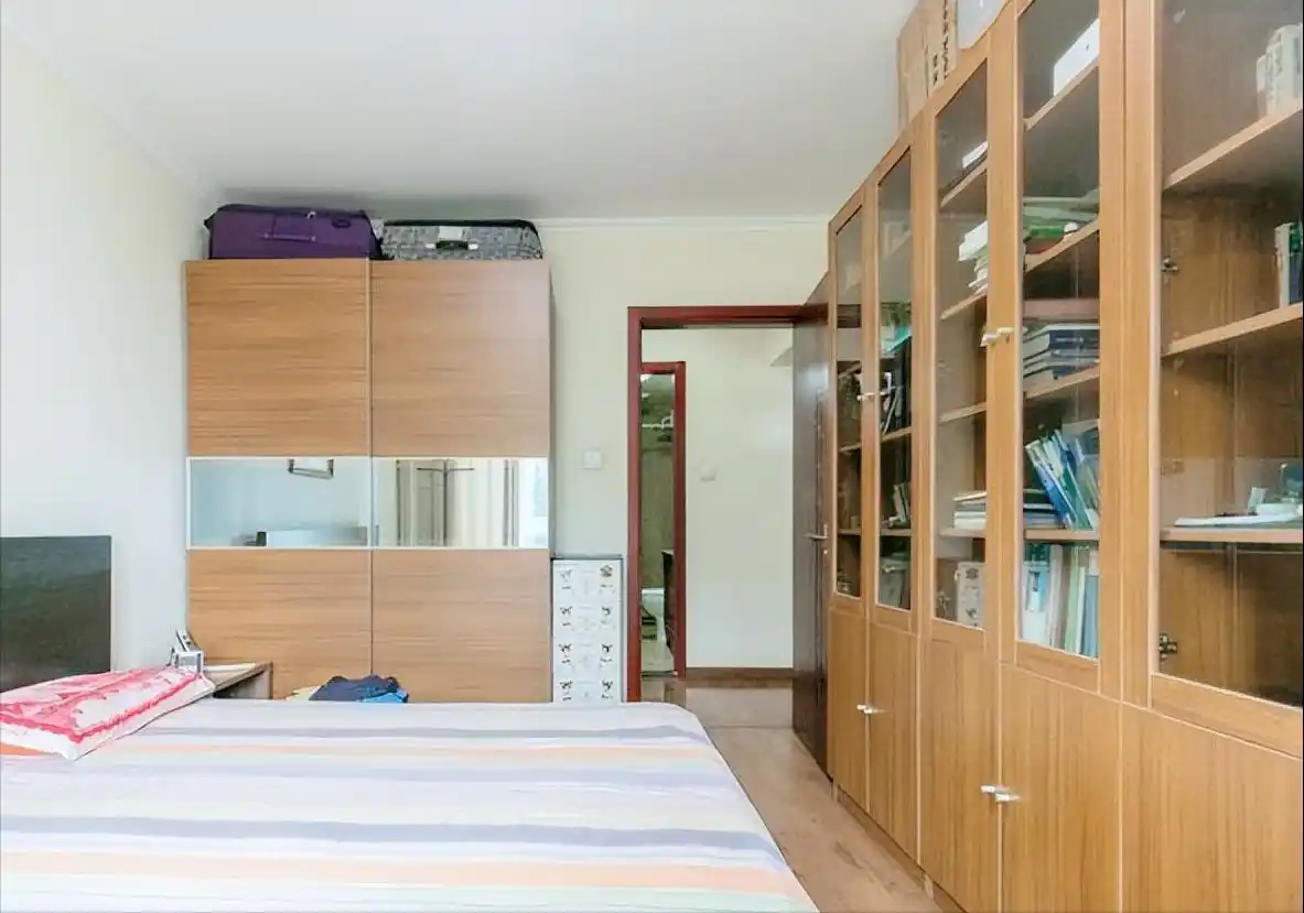 老婆坚持全屋不吊顶只走石膏线,完工后发现太漂亮啦,忍不住晒晒(图7) 两室婚房简约设计分享_新婚夫妇省城买房装修经验_卫生间不吊顶图片