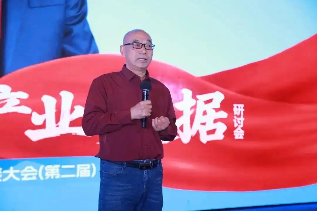 2026 养猪突围战!800猪业领航者齐聚河南,2026生猪产业数据研讨会盛大召开!(图3) 微利时代养猪业突围策略_养猪行情分析预测_2026生猪产业数据研讨会