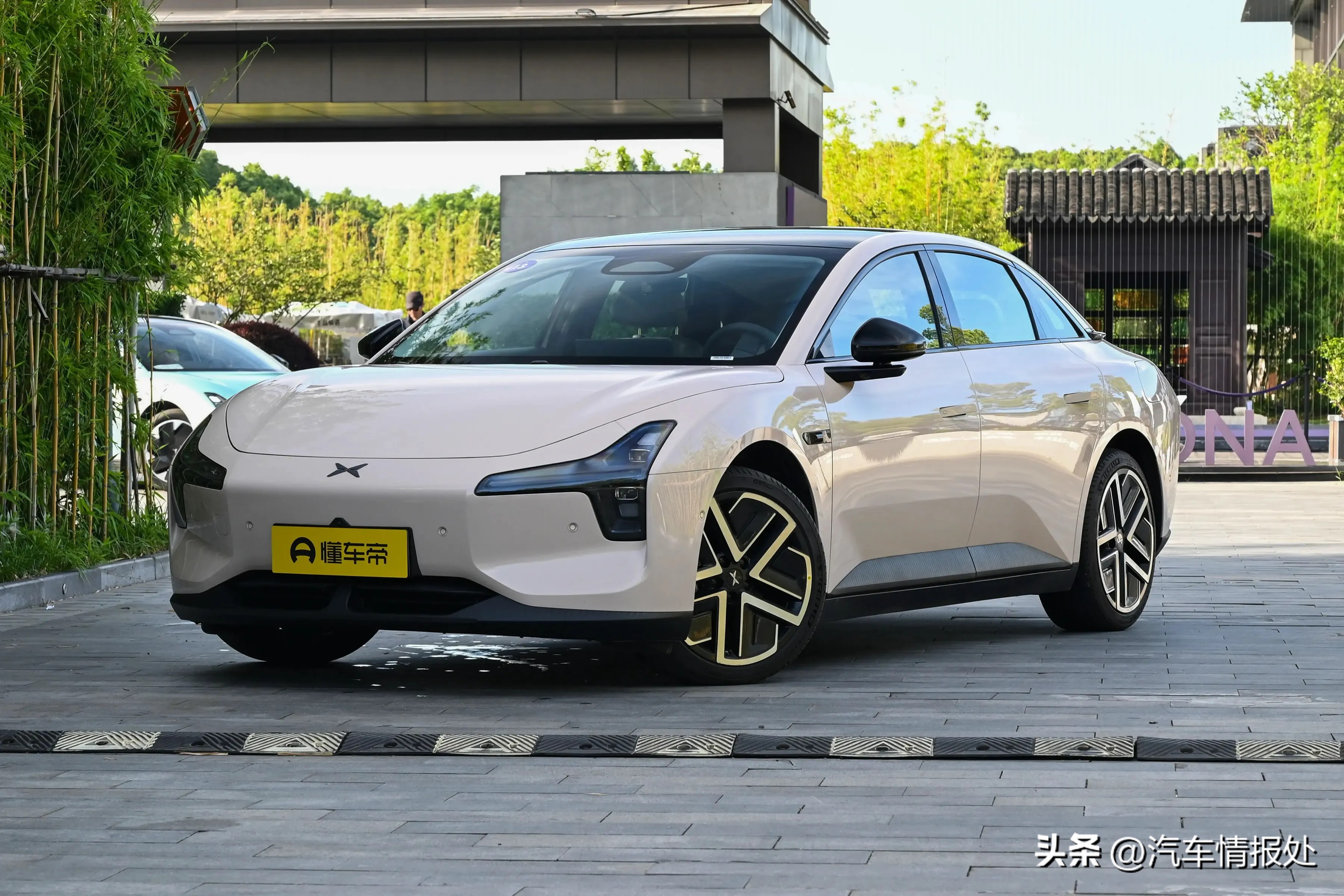 推荐10款10-15万降价力度最大的纯电轿车,看看哪款性价比更高(图14) 长续航智能轿车性价比_高底盘中轿车推荐_10-15万新能源汽车推荐