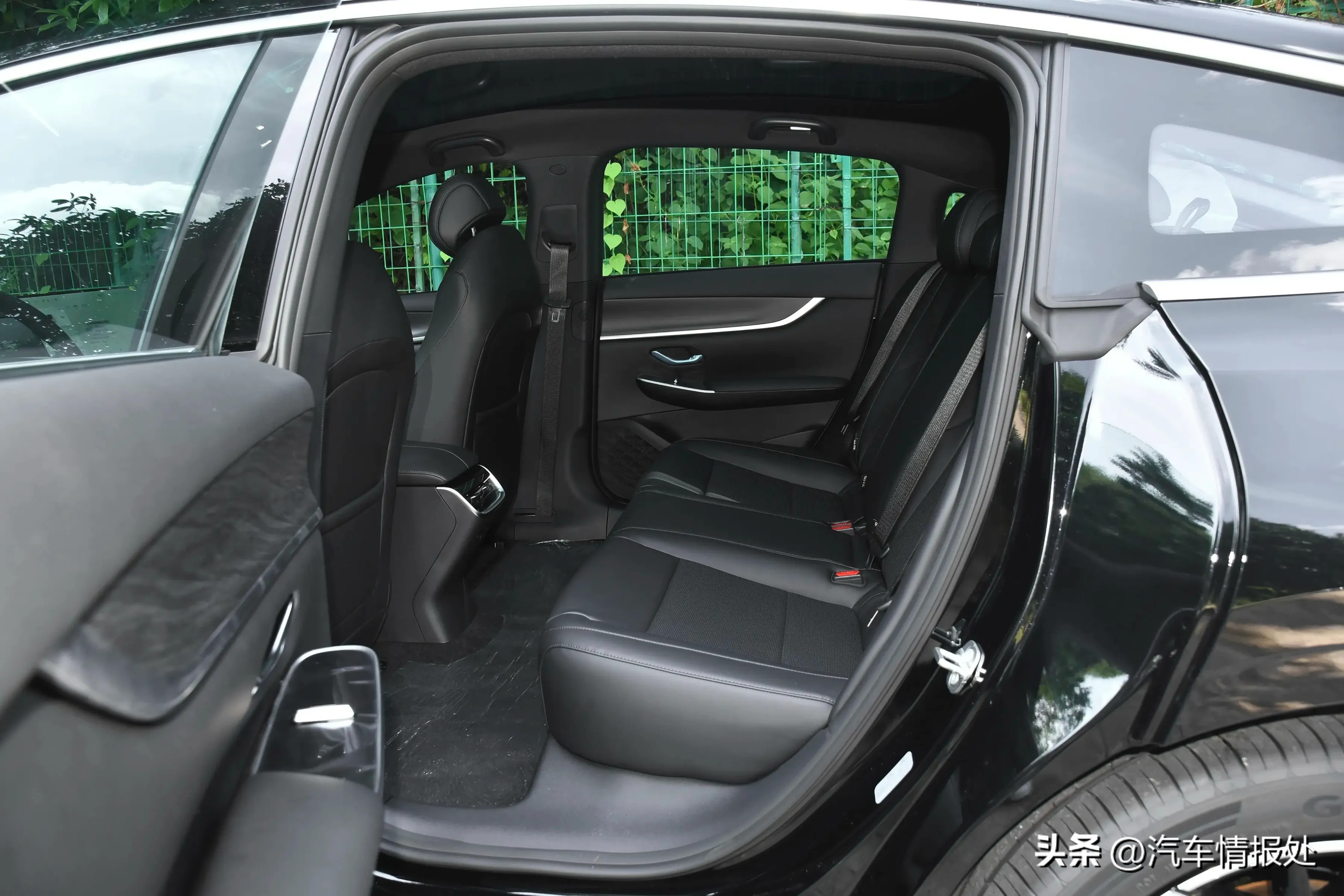 推荐10款10-15万降价力度最大的纯电轿车,看看哪款性价比更高(图28) 高底盘中轿车推荐_10-15万新能源汽车推荐_长续航智能轿车性价比