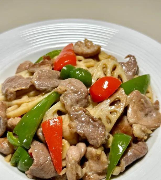 冬天咳嗽嗓子疼?这6道家常菜真管用,尤其第4种,很多人却忽略了(图4) 嗓子反复疼痛怎么回事_食补缓解咳嗽_萝卜排骨汤润喉