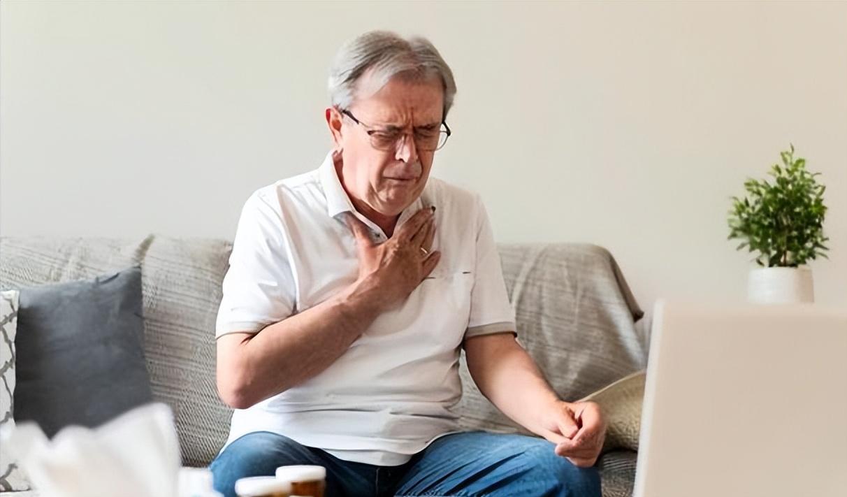 喉咙的这几个表现,别以为是感冒,或是癌症的信号,一定要注意了(图5) 嗓子反复疼痛怎么回事_喉咙异物感持续两周以上_声音嘶哑超过两周未愈