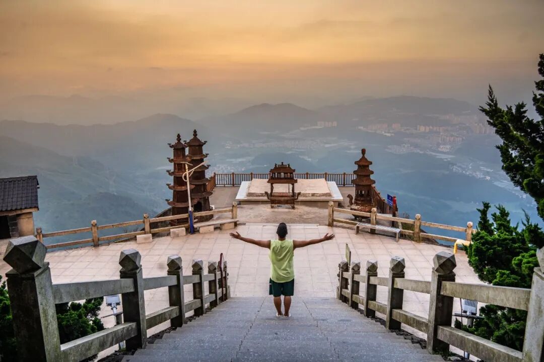 假期没玩够?!Get旅行达人同款初秋的浪漫宁德(图4) 霞浦滩涂高罗海滩下尾岛海尾城堡东壁村_宁德市旅游景点大全_宁德山海旅游攻略