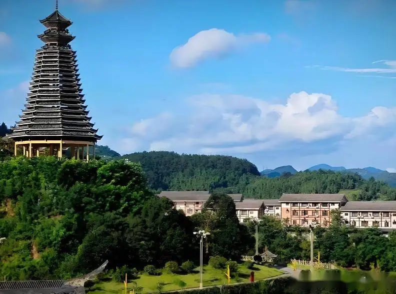 凯里旅游必去景点,2025凯里旅游新趋势,这十个美景美食推荐收藏(图1) 镇远古城舞阳河夜游体验_贵州凯里台江旅游_凯里西江千户苗寨旅游攻略