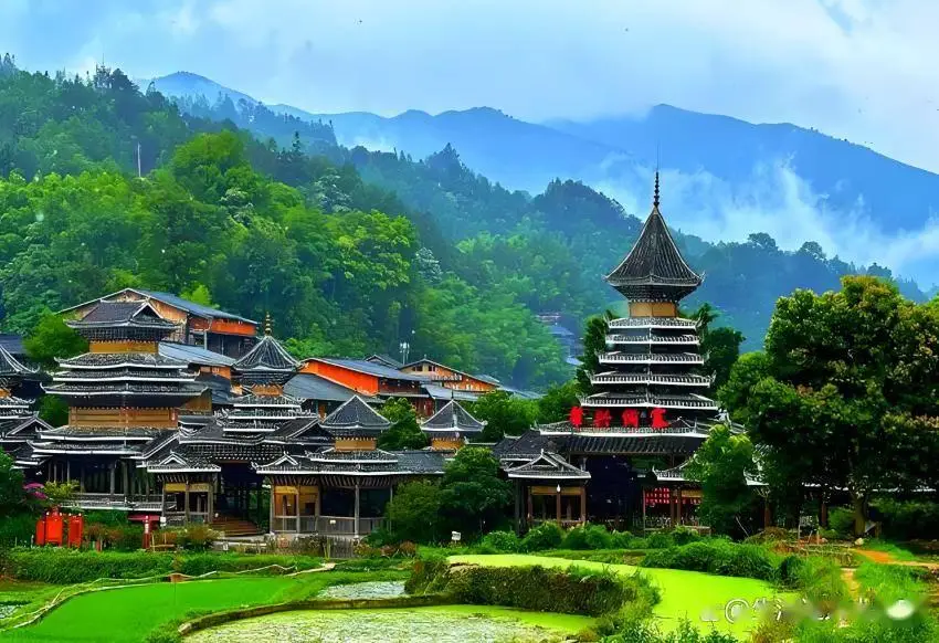 凯里旅游必去景点,2025凯里旅游新趋势,这十个美景美食推荐收藏(图4) 凯里西江千户苗寨旅游攻略_镇远古城舞阳河夜游体验_贵州凯里台江旅游