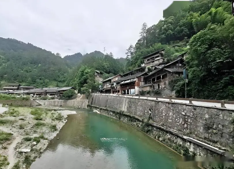 凯里旅游必去景点,2025凯里旅游新趋势,这十个美景美食推荐收藏(图6) 镇远古城舞阳河夜游体验_凯里西江千户苗寨旅游攻略_贵州凯里台江旅游