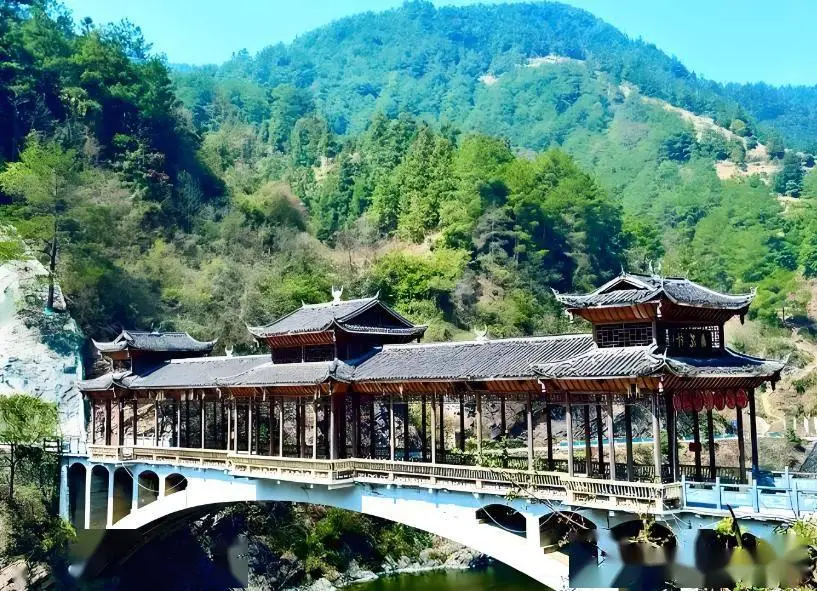 凯里旅游必去景点,2025凯里旅游新趋势,这十个美景美食推荐收藏(图9) 贵州凯里台江旅游_凯里西江千户苗寨旅游攻略_镇远古城舞阳河夜游体验