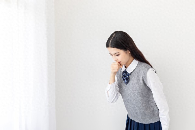 嗓子一痒就咳嗽?教你几招立竿见影的办法,还能预防反复出现(图1) 嗓子反复疼痛怎么回事_嗓子痒咳原因 对症处理方法 预防咽喉不适