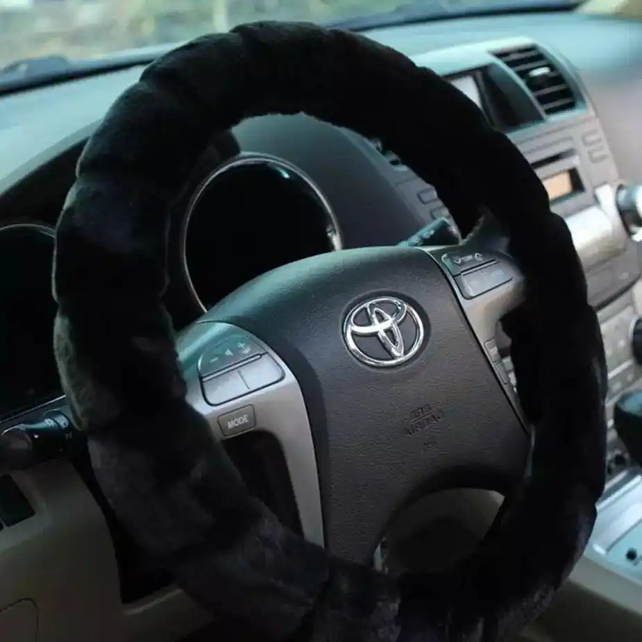 建议车主们:买新车,别只会装座套!学聪明人做法,提升爱车档次(图3) 新车必要的装饰 知乎_汽车内饰升级_提升爱车档次