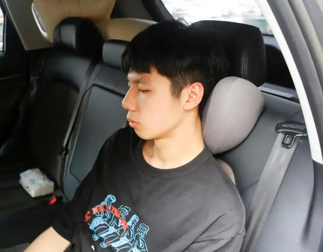 建议车主们:买新车,别只会装座套!学聪明人做法,提升爱车档次(图23) 汽车内饰升级_新车必要的装饰 知乎_提升爱车档次