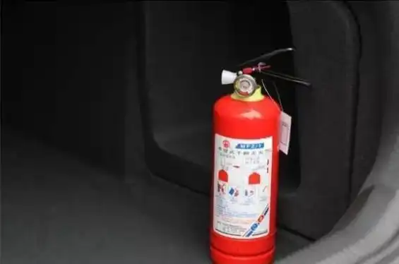 建议车主们:买新车,别只会装座套!学聪明人做法,提升爱车档次(图8) 提升爱车档次_新车必要的装饰 知乎_汽车内饰升级