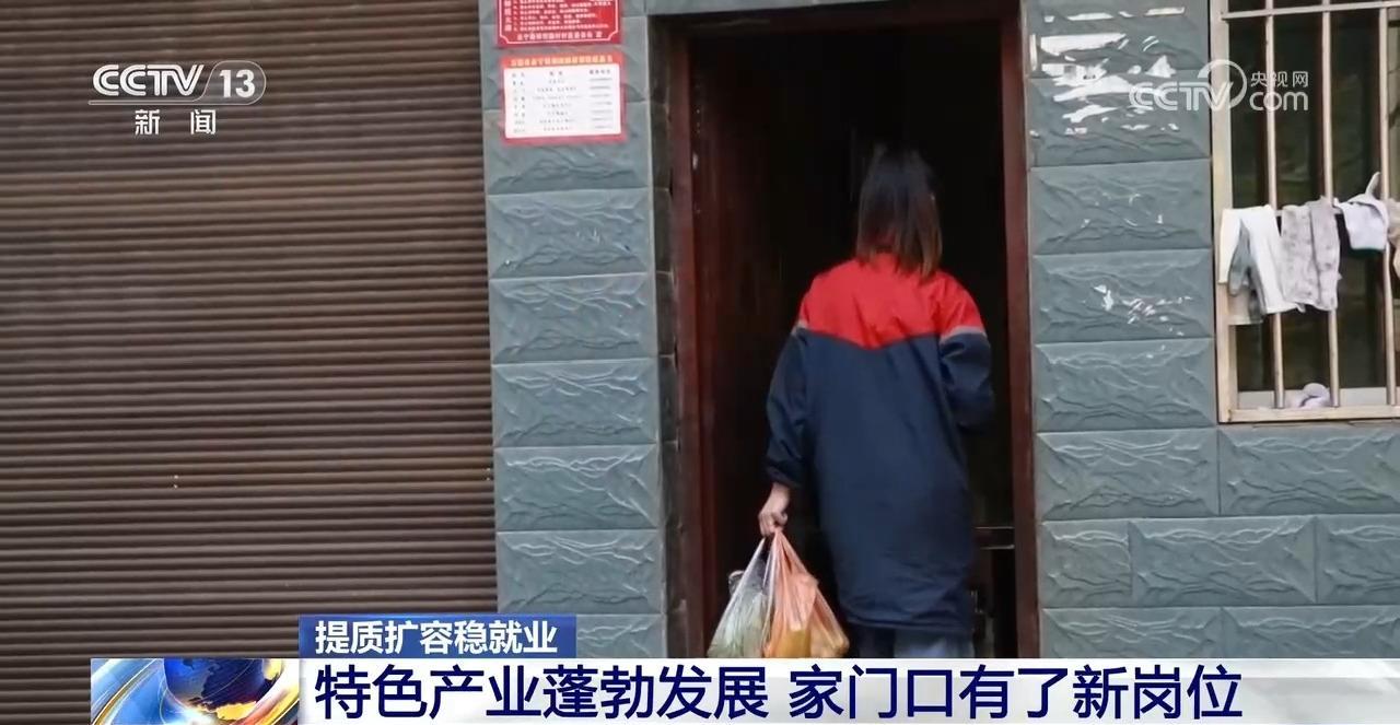 家门口有了新岗位 国家持续拓宽农民工群体就业渠道(图3) 建筑业农民务工常识读本_国家拓宽农民工就业渠道_订单式培训提升务工人员就业能力