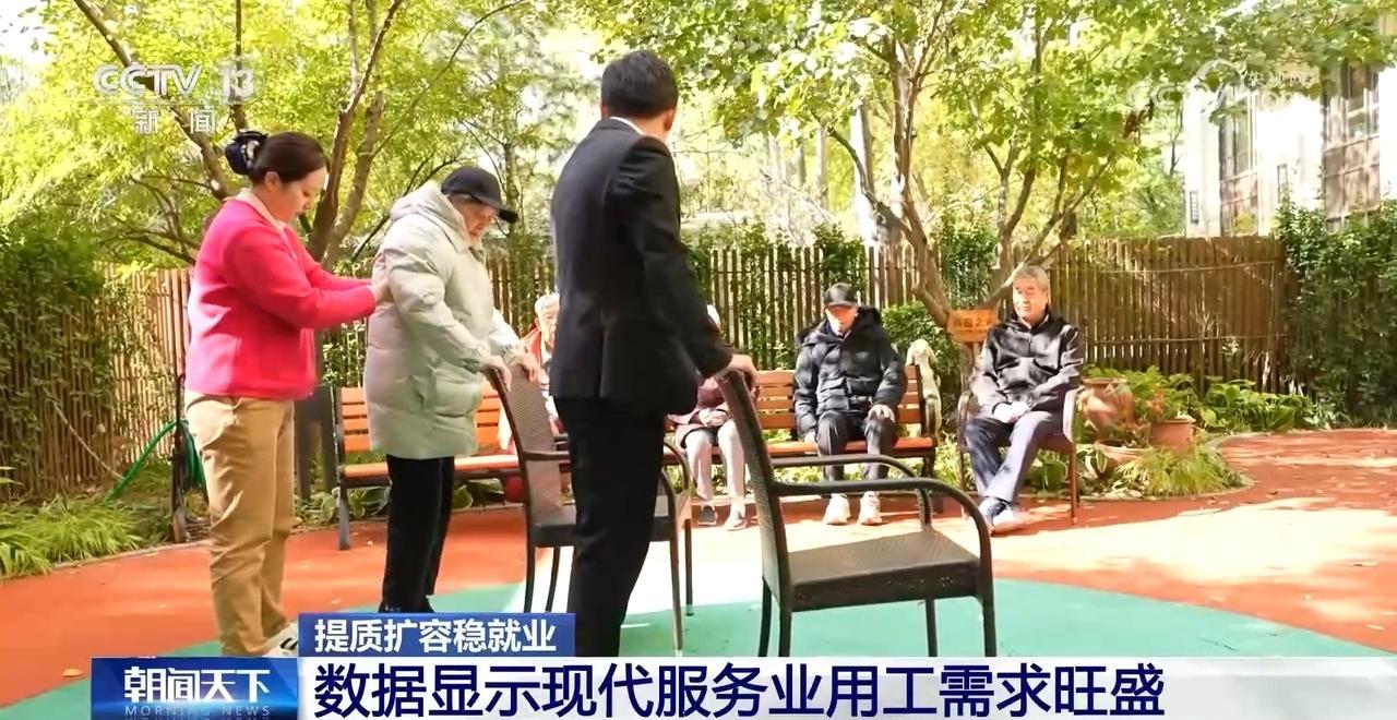 家门口有了新岗位 国家持续拓宽农民工群体就业渠道(图5) 国家拓宽农民工就业渠道_建筑业农民务工常识读本_订单式培训提升务工人员就业能力